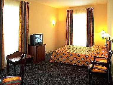 Mercure 4* מונטובן